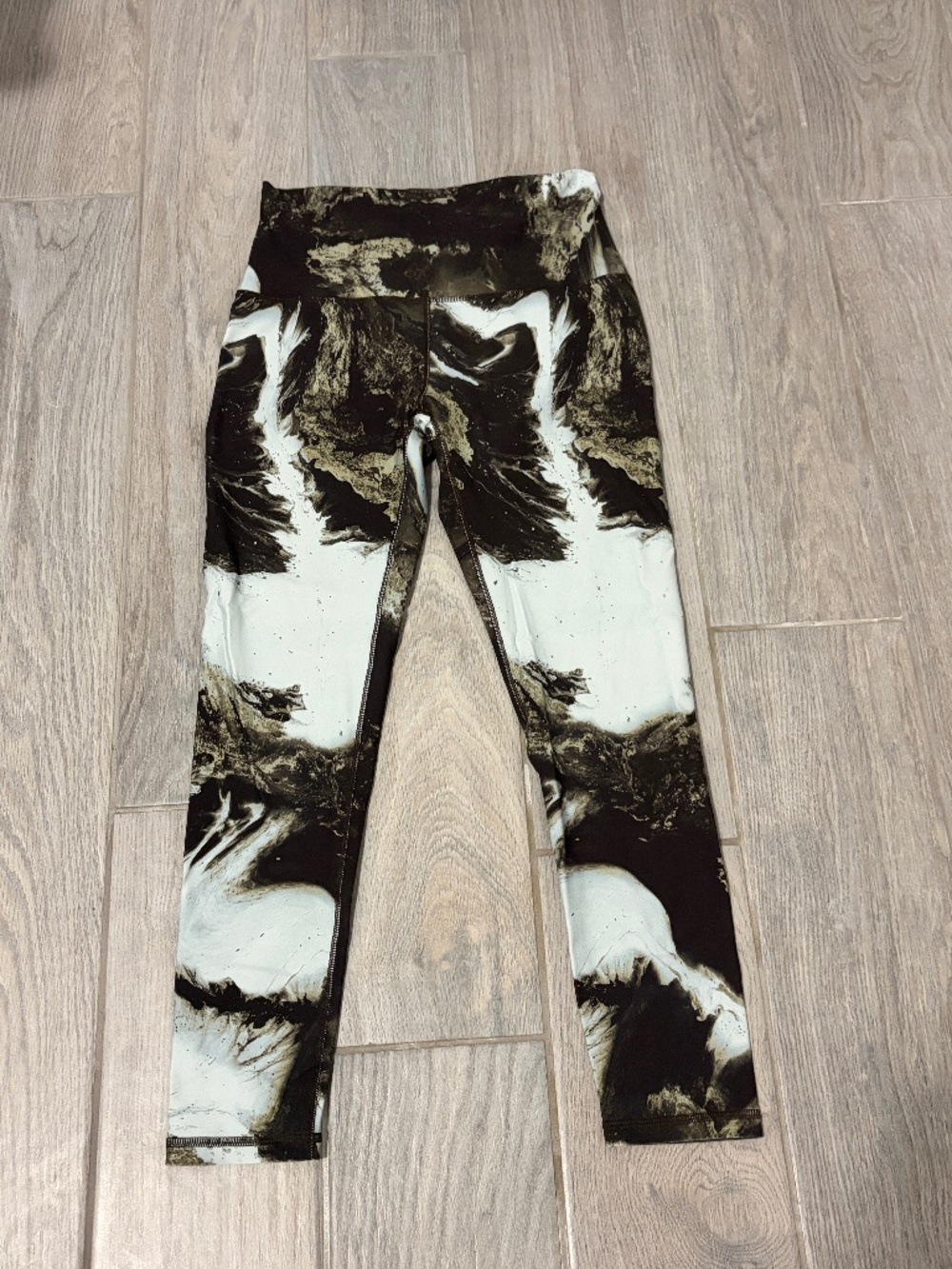 NWOT! Women's Calla Mint/Olive Patterned High Waisted Legging-SMALL